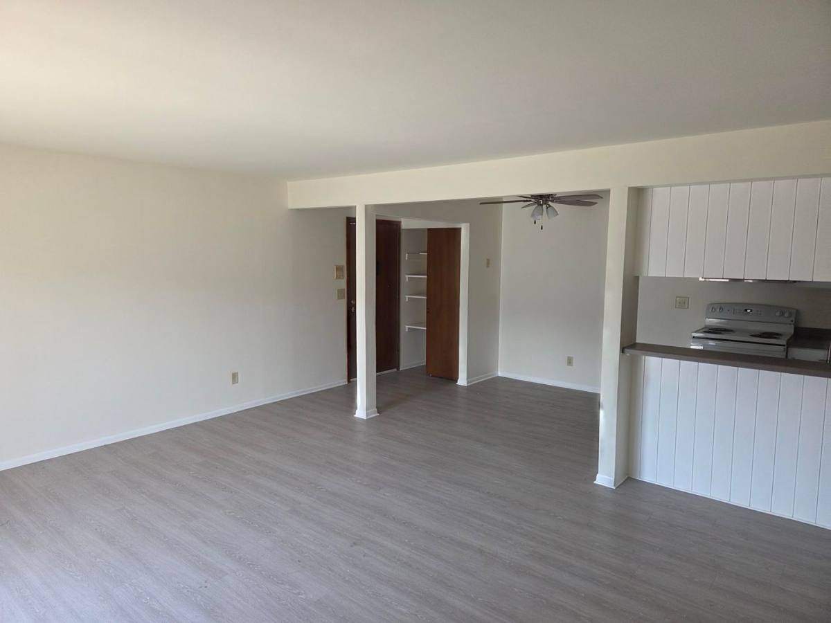 Apartment for rent at 1393 Meadowcreek Dr, Pewaukee, WI 53072