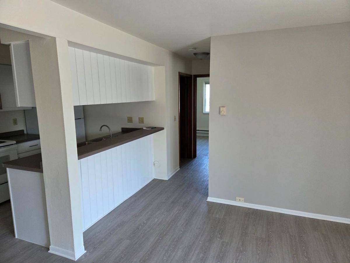 Apartment for rent at 1393 Meadowcreek Dr, Pewaukee, WI 53072