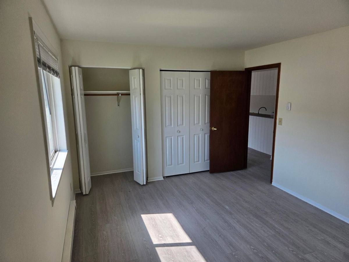 Apartment for rent at 1393 Meadowcreek Dr, Pewaukee, WI 53072