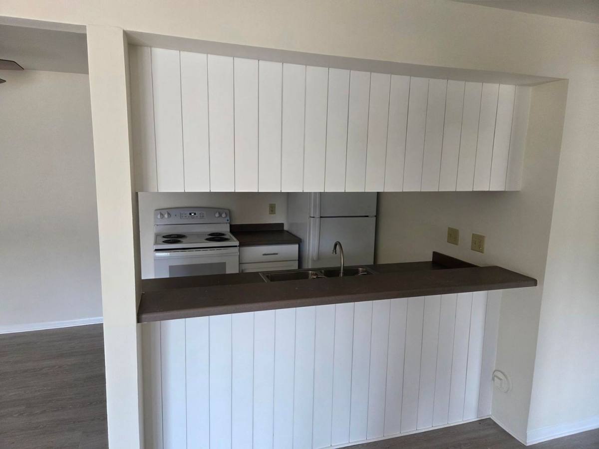 Apartment for rent at 1393 Meadowcreek Dr, Pewaukee, WI 53072