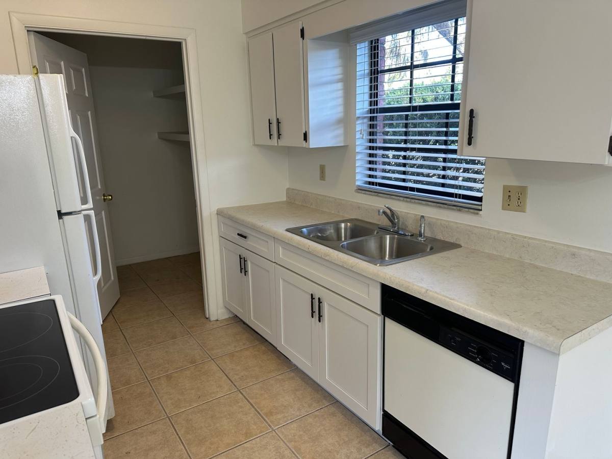 Apartment for rent at 706 Lee St, Leesburg, FL 34748