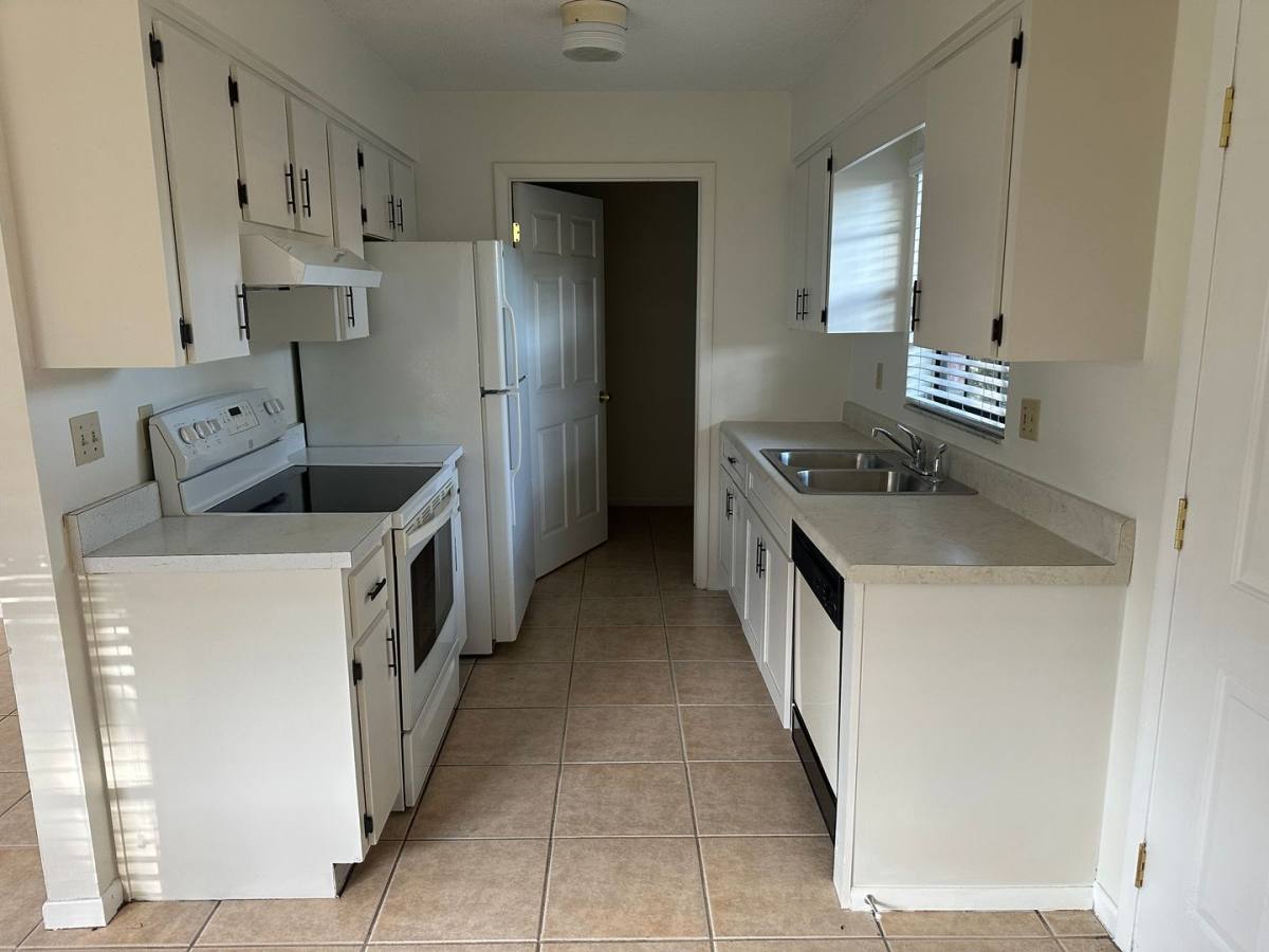 Apartment for rent at 706 Lee St, Leesburg, FL 34748