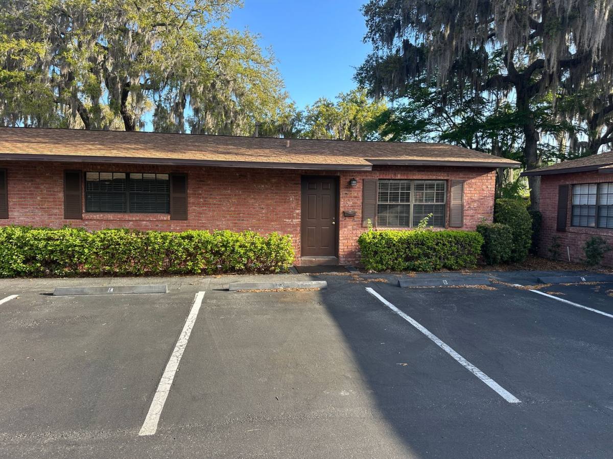 Apartment for rent at 706 Lee St, Leesburg, FL 34748