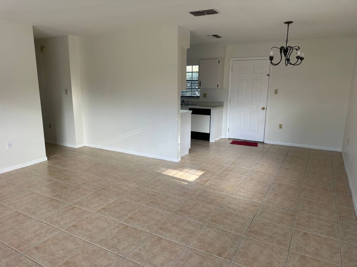 Apartment for rent at 706 Lee St, Leesburg, FL 34748