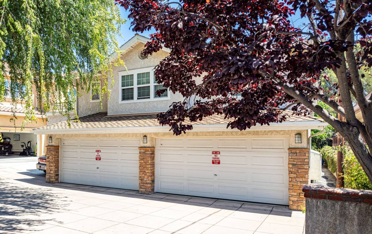 Townhouse for rent at 5302 Colodny Dr, Agoura Hills, CA 91301