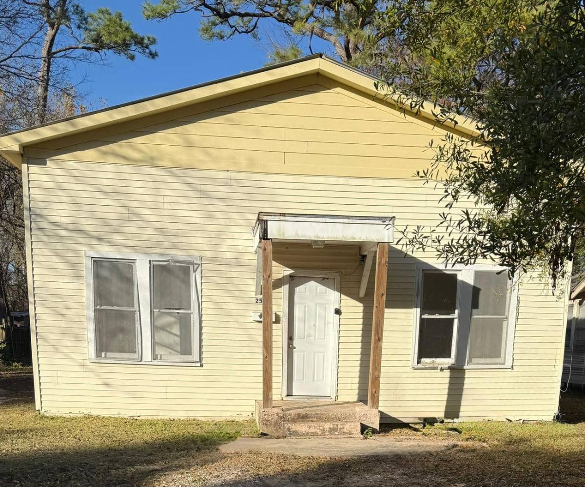 House for rent at 2550 Pierce St, Beaumont, TX 77703