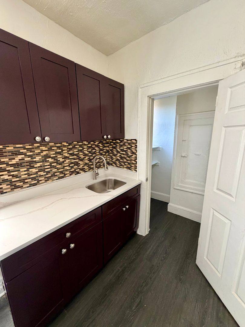 Apartment for rent at 169 N Arlington Ave, East Orange, NJ 07017