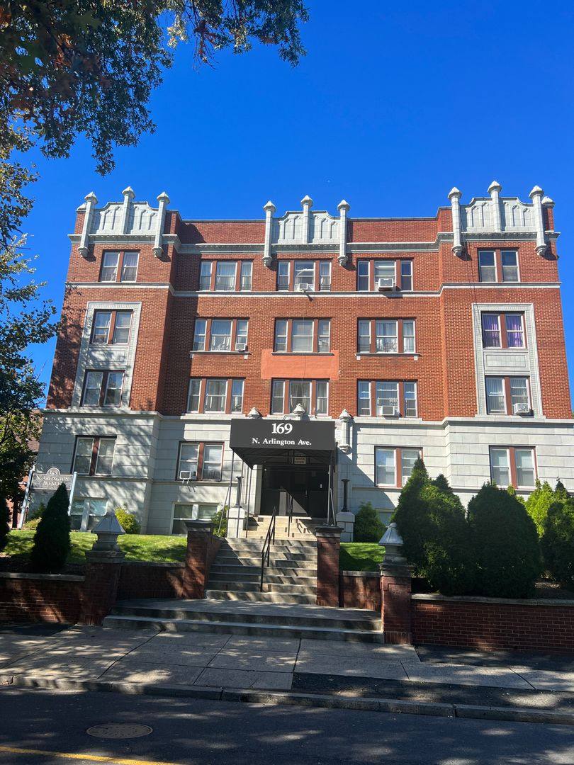 Apartment for rent at 169 N Arlington Ave, East Orange, NJ 07017