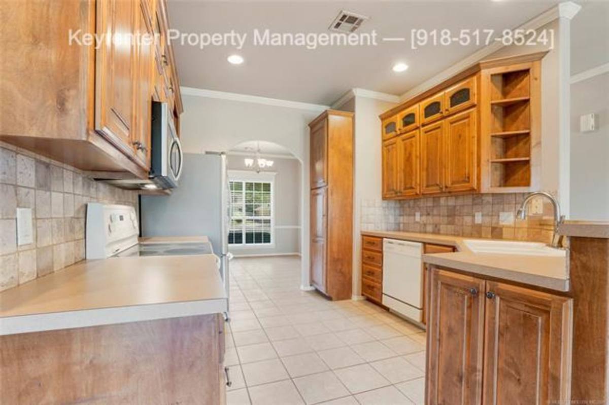 House for rent at 11906 S Juniper Court, Jenks, OK 74037