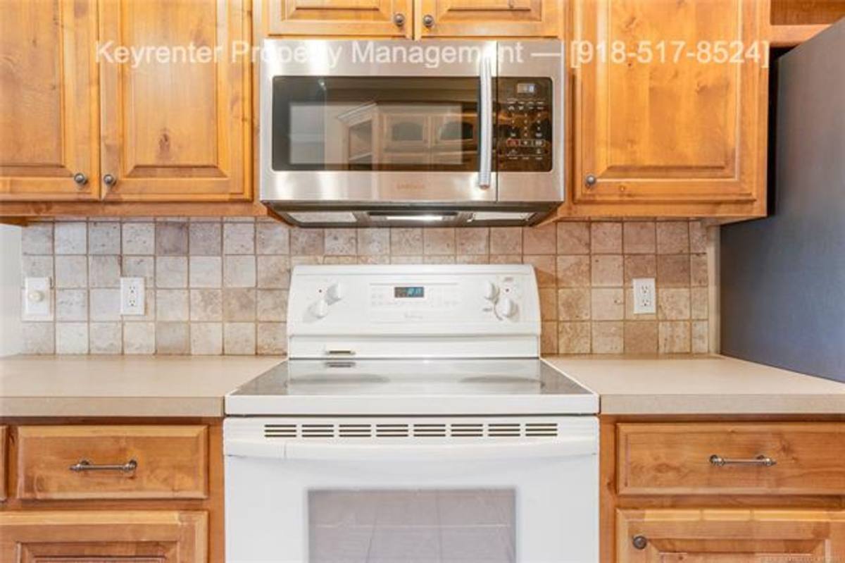 House for rent at 11906 S Juniper Court, Jenks, OK 74037