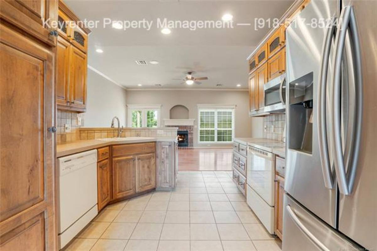House for rent at 11906 S Juniper Court, Jenks, OK 74037