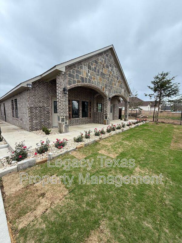 Apartment for rent at 910 Fuller, Cleburne, TX 76031