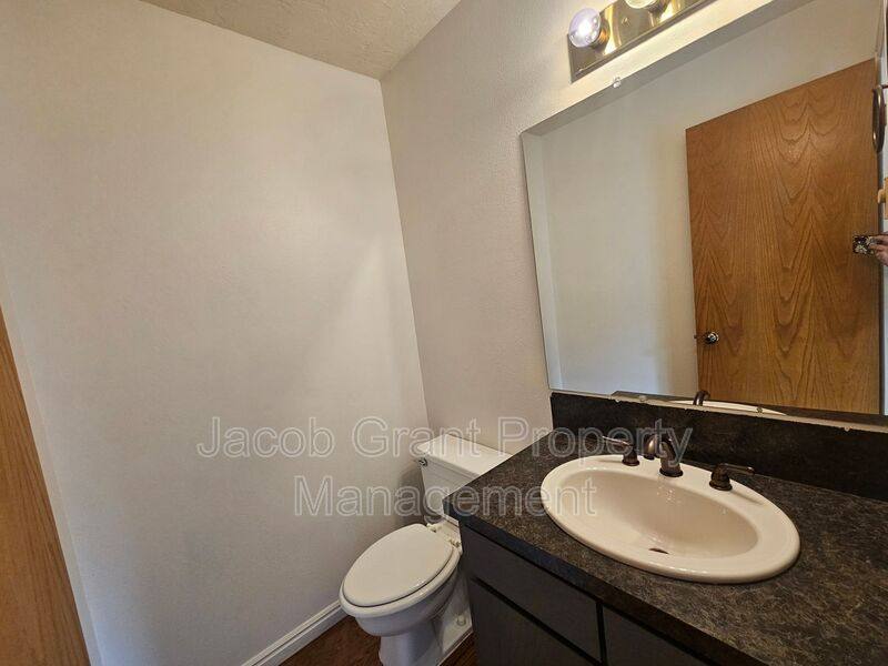 360 N Fanning, Idaho Falls, ID 83401 - House for Rent - Image 4