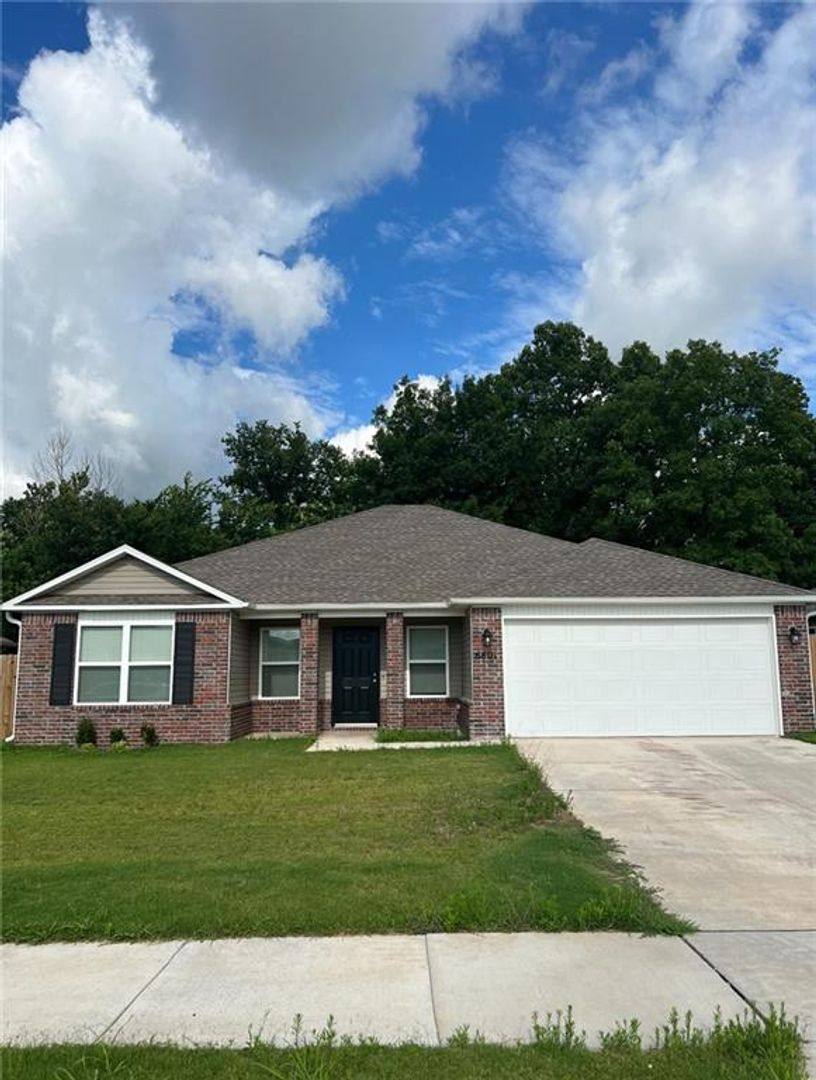 House for rent at 6801 SW Chestnut Hill Rd, Bentonville, AR 72713