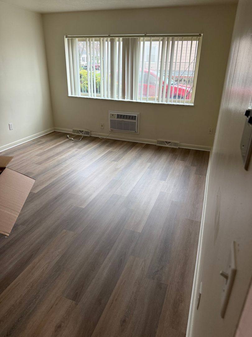 Apartment for rent at 1102, 1120-1140 E Erie Ave, Lorain, OH 44052