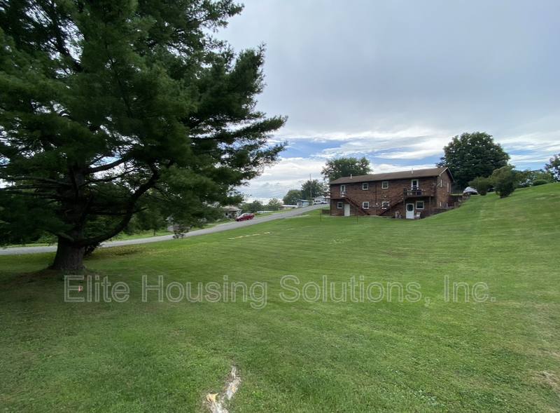 Apartment for rent at 120 W Marshall St #2, Wytheville, VA 24382