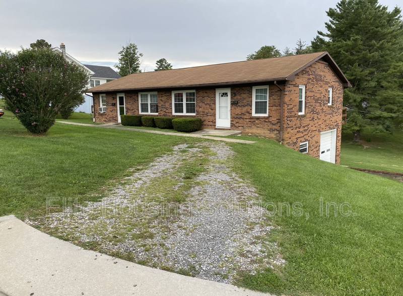 Apartment for rent at 120 W Marshall St #2, Wytheville, VA 24382