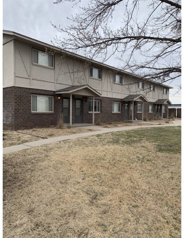 Townhouse for rent at 1404 E 27th Ave #F, Hutchinson, KS 67502