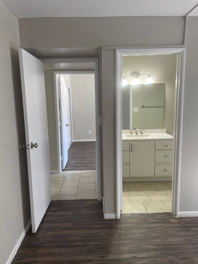 Apartment for rent at 2704 E Turney Ave, Phoenix, AZ 85016
