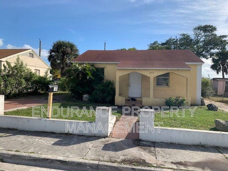 House for rent at 809 W 5th St, West Palm Beach, FL 33404