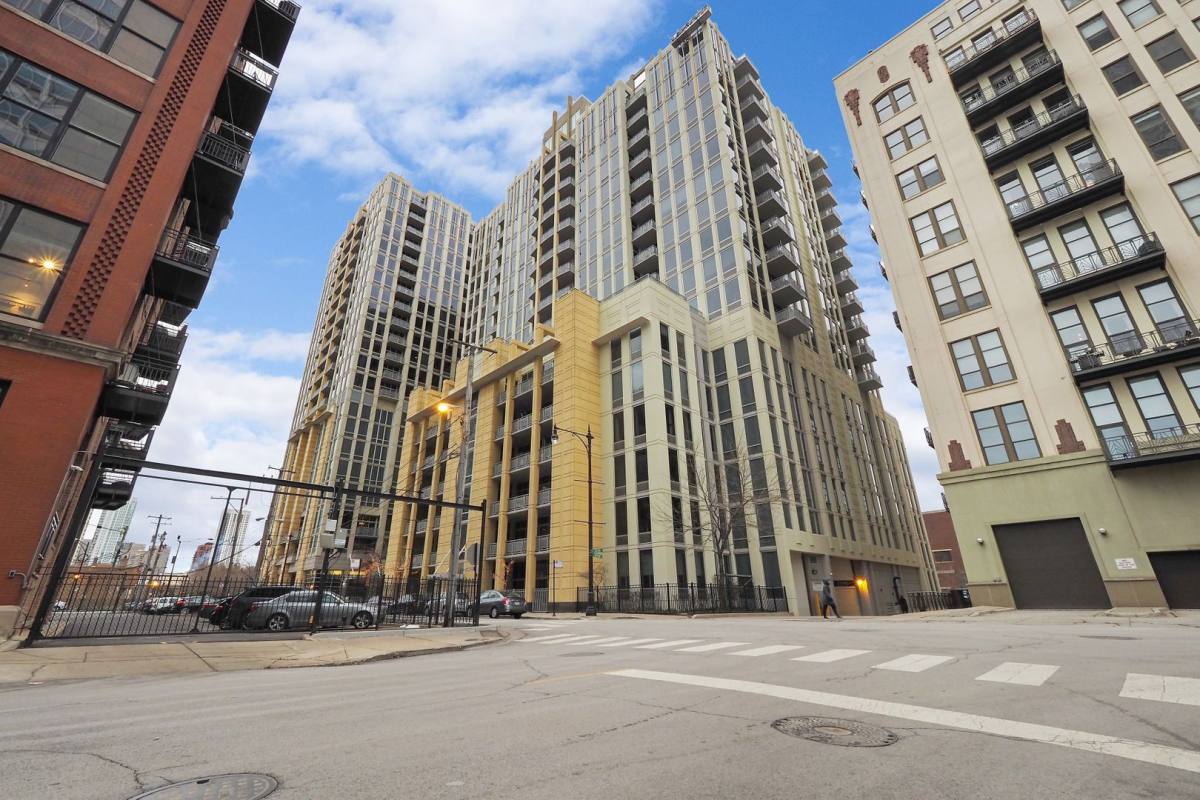 Apartment for rent at 720 N Larrabee St #1706, Chicago, IL 60654