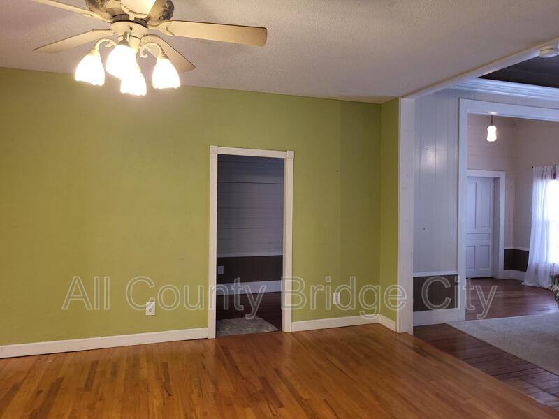 House for rent at 311 Retreat St, Westminster, SC 29693
