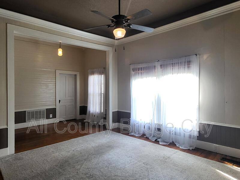 House for rent at 311 Retreat St, Westminster, SC 29693