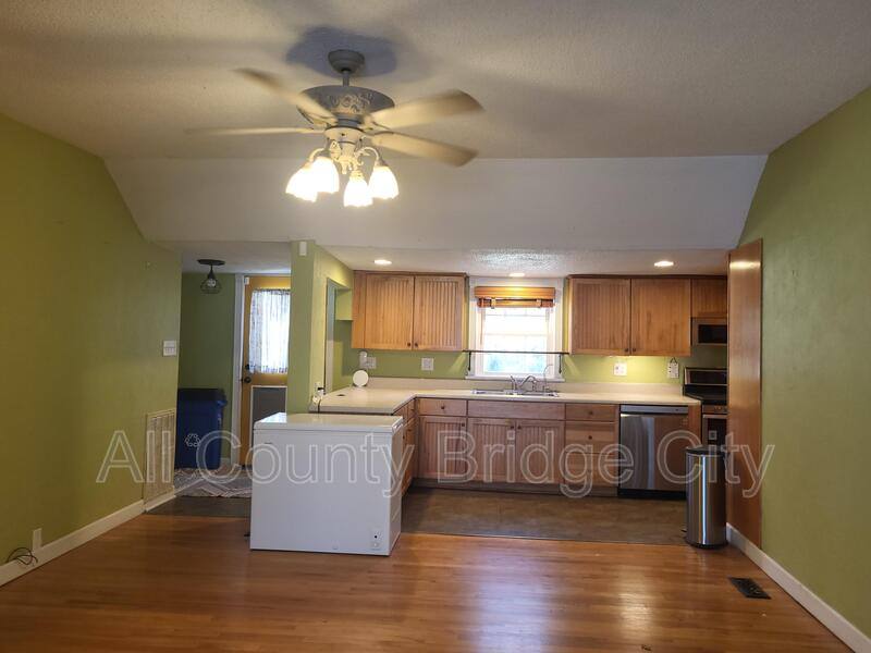 House for rent at 311 Retreat St, Westminster, SC 29693