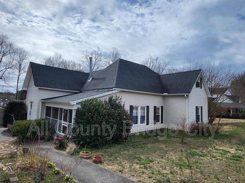 House for rent at 311 Retreat St, Westminster, SC 29693