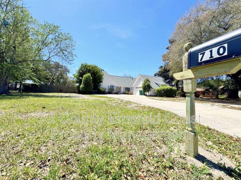 House for rent at 710 Swan Lane, Destin, FL 32541