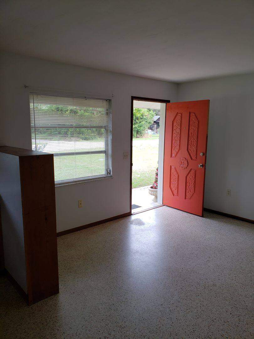 Apartment for rent at 6th Ave, Zephyrhills, FL 33542