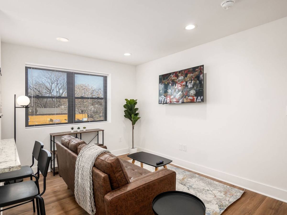 Apartment for rent at 1656 E Livingston Ave, Columbus, OH 43205