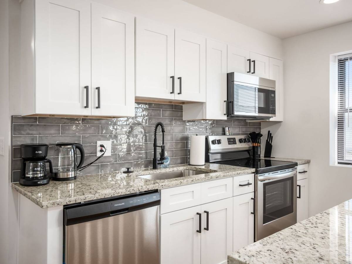 Apartment for rent at 1656 E Livingston Ave, Columbus, OH 43205