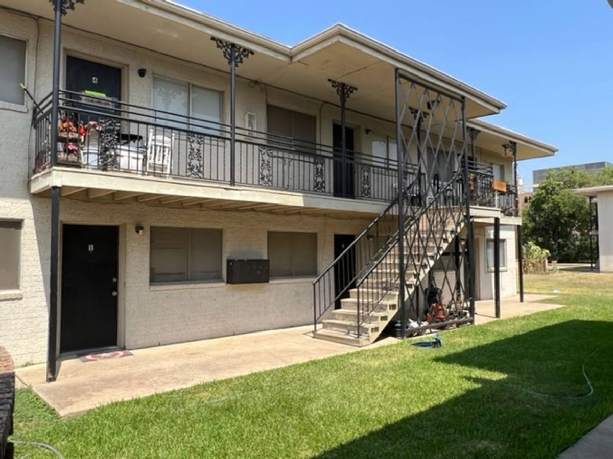 Apartment for rent at 1112 1116 Eagle; 804 Welch; 805 Central, Denton, TX 76201