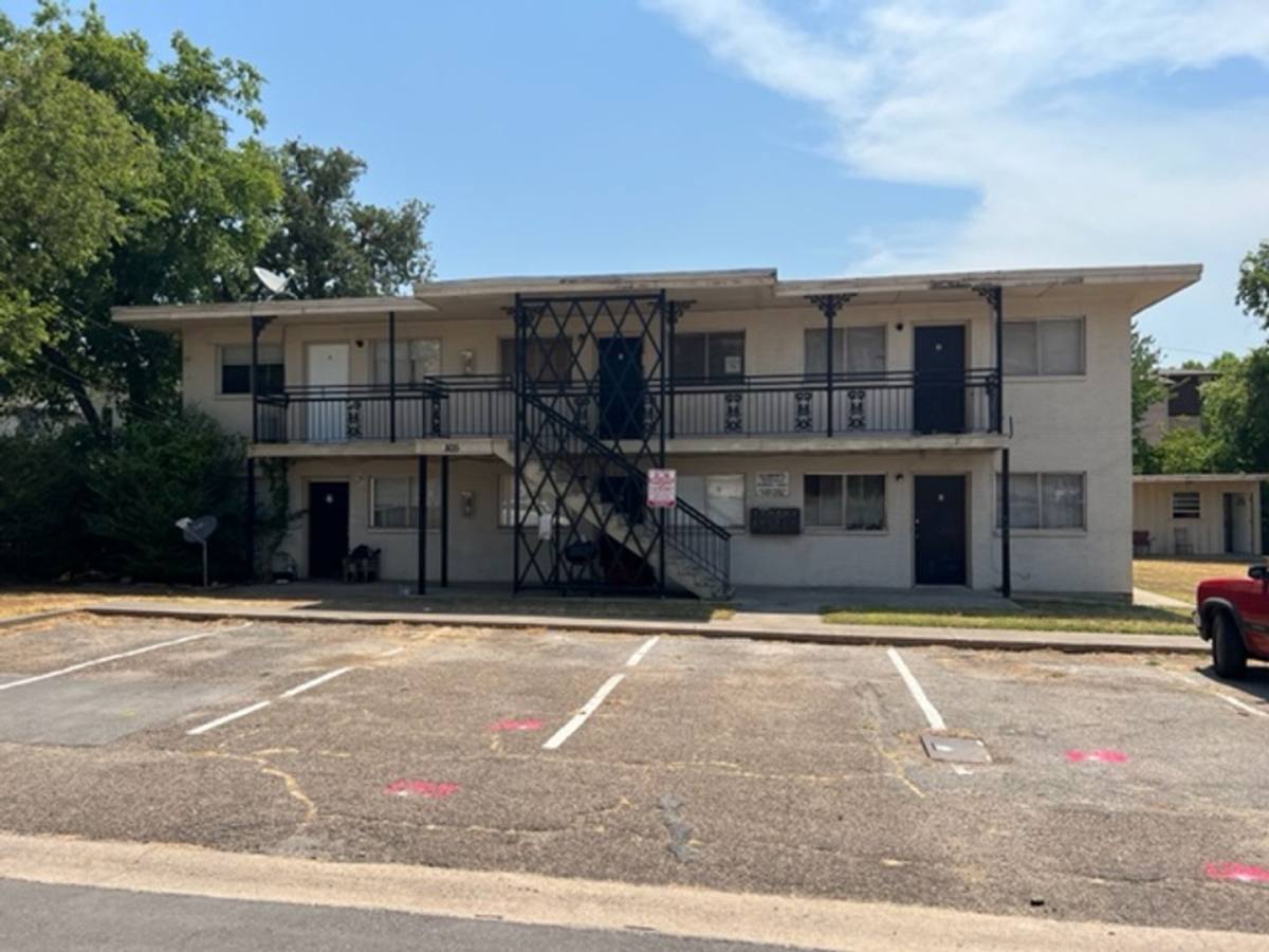 Apartment for rent at 1112 1116 Eagle; 804 Welch; 805 Central, Denton, TX 76201