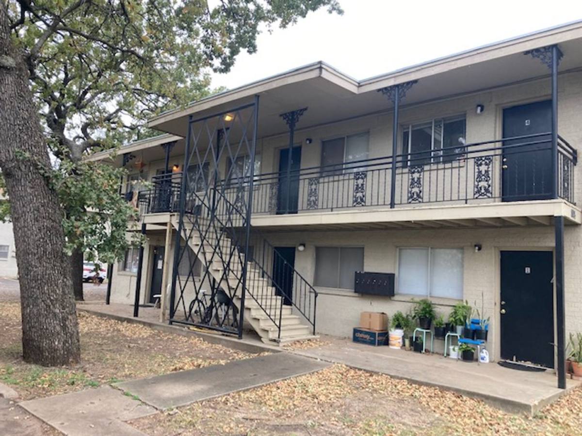 Apartment for rent at 1112 1116 Eagle; 804 Welch; 805 Central, Denton, TX 76201