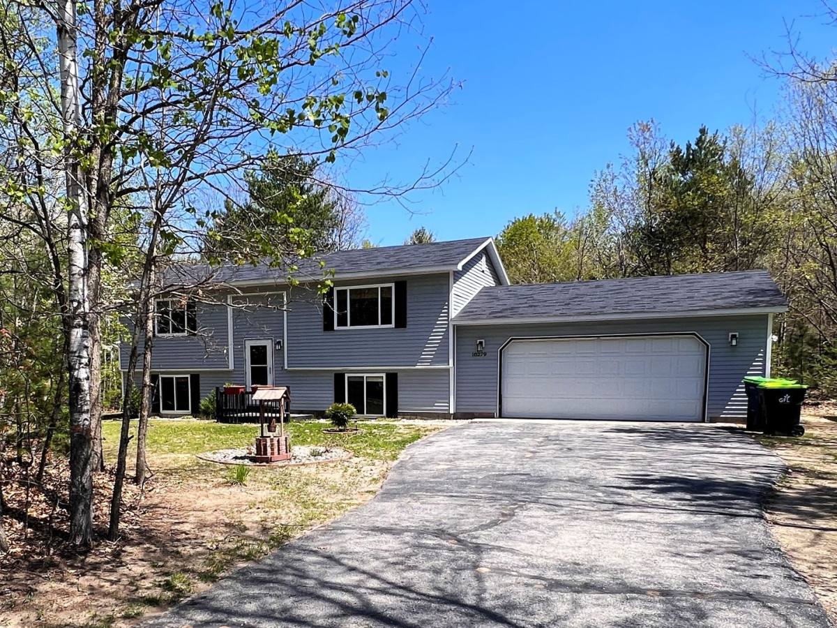 House for rent at 10279 Woodwind Dr, Interlochen, MI 49643