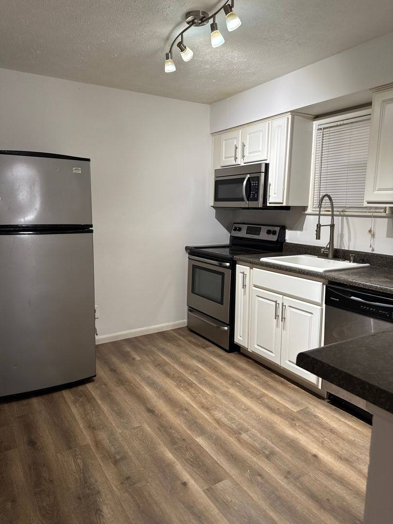 Apartment for rent at 724 W Walnut St, Springfield, MO 65806