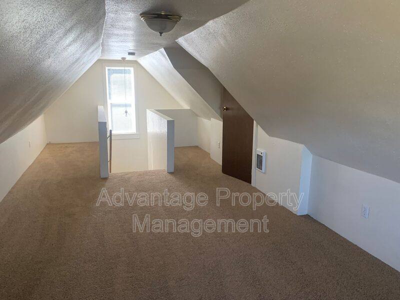 Apartment for rent at 324 Calapooia St SW #1, Albany, OR 97321