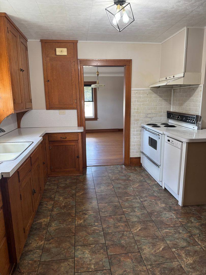 23090 Dixie Highway, Perrysburg, OH 43551 - House for Rent - Image 5