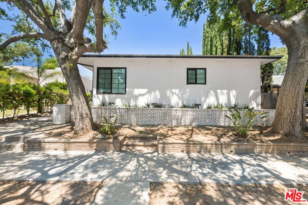 Apartment for rent at 2007 E Villa St, Pasadena, CA 91107