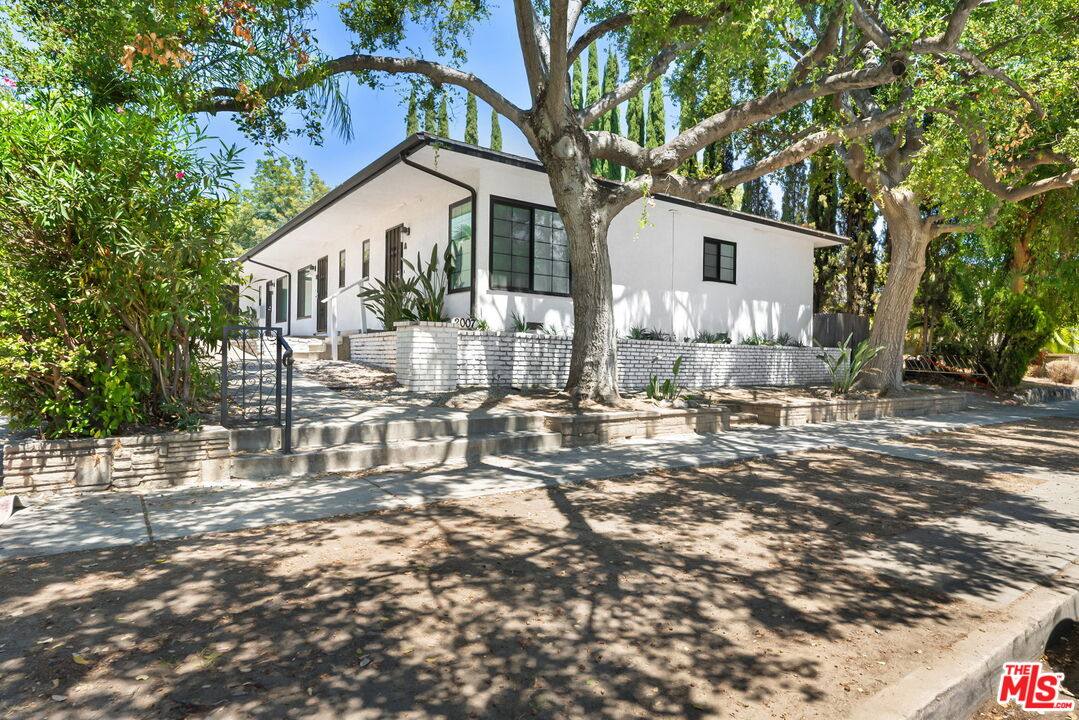 Apartment for rent at 2007 E Villa St, Pasadena, CA 91107