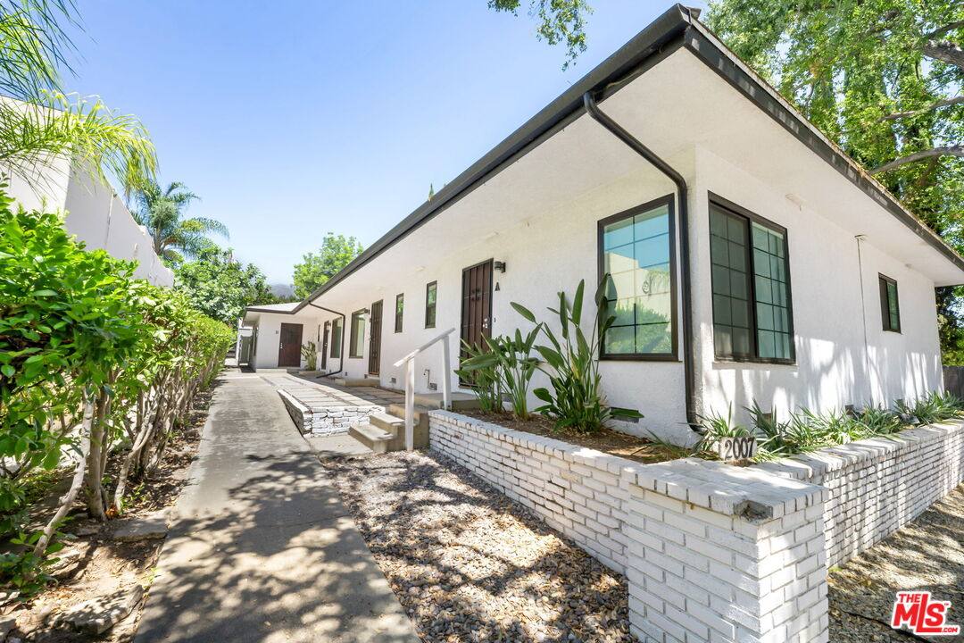 Apartment for rent at 2007 E Villa St, Pasadena, CA 91107