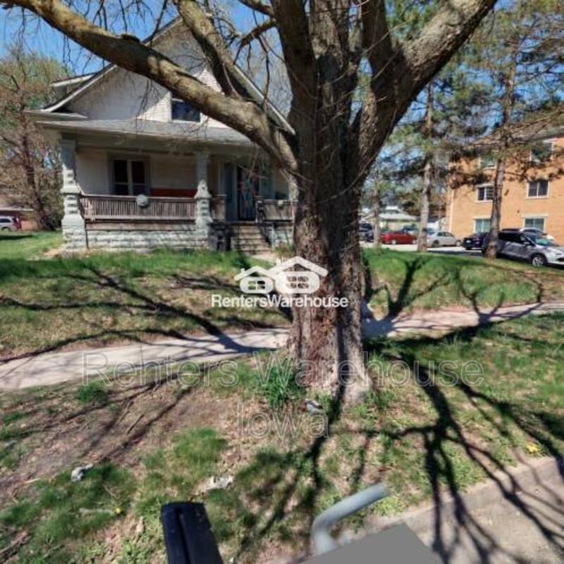 Apartment for rent at 1108 25th St #2, Des Moines, IA 50311