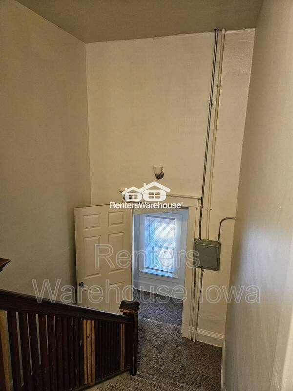 Apartment for rent at 1108 25th St #2, Des Moines, IA 50311