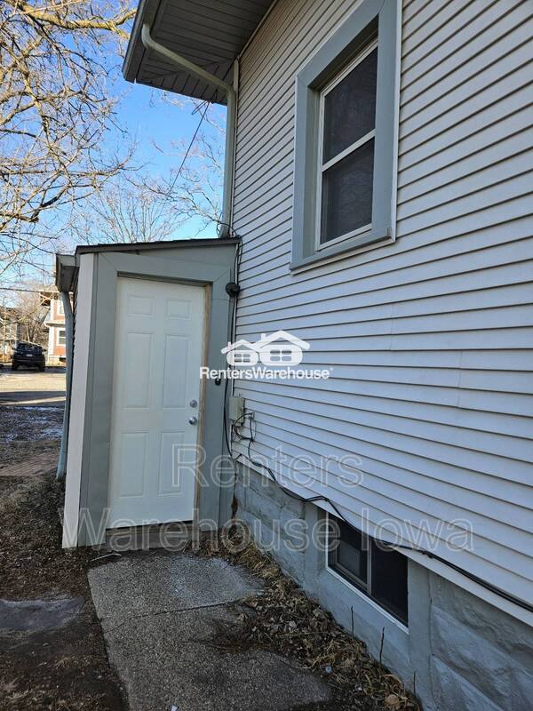 Apartment for rent at 1108 25th St #2, Des Moines, IA 50311
