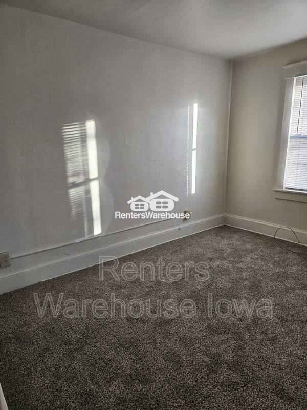 Apartment for rent at 1108 25th St #2, Des Moines, IA 50311