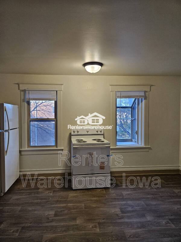 Apartment for rent at 1108 25th St #2, Des Moines, IA 50311