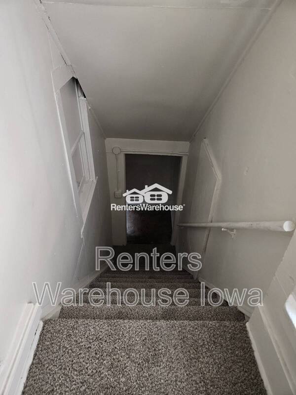 Apartment for rent at 1108 25th St #2, Des Moines, IA 50311
