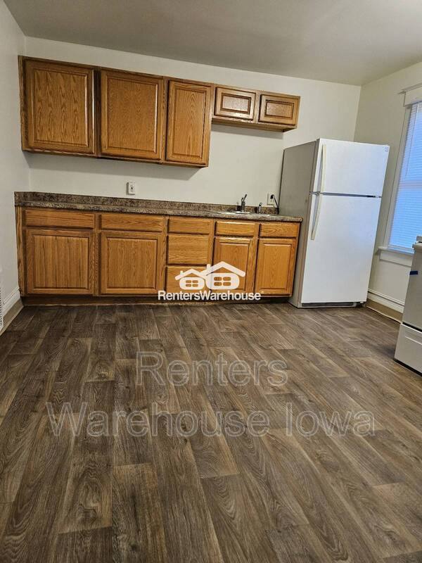 Apartment for rent at 1108 25th St #2, Des Moines, IA 50311
